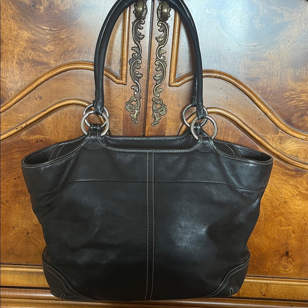 ‼️Sold‼️Vintage black Coach Soho tote-Large.